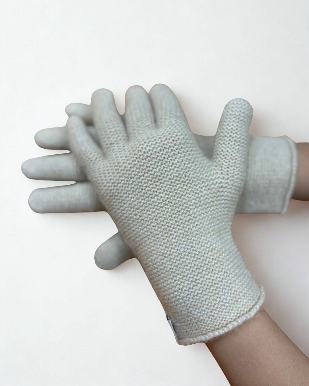 Classic Cashmere Gloves - image 2