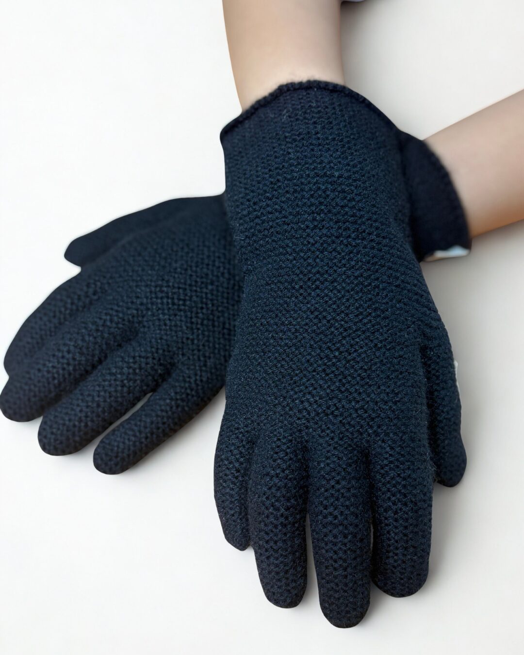 Classic Cashmere Gloves - image 4